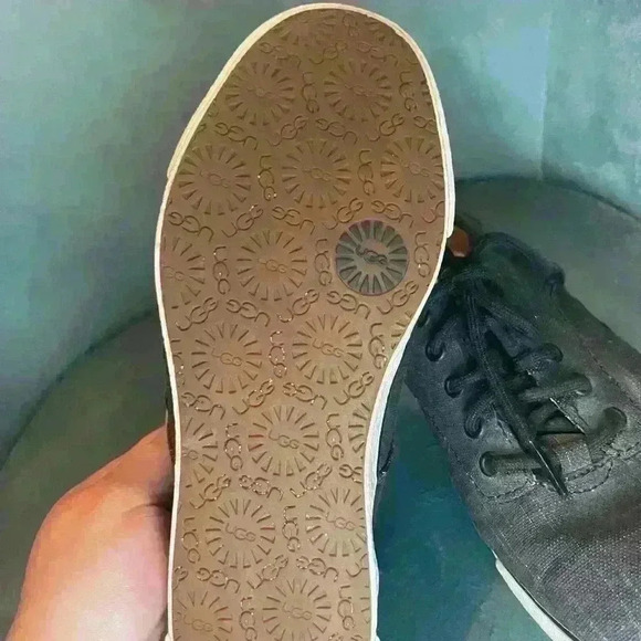 UGG sneakers size 5.5 - Picture 5 of 6